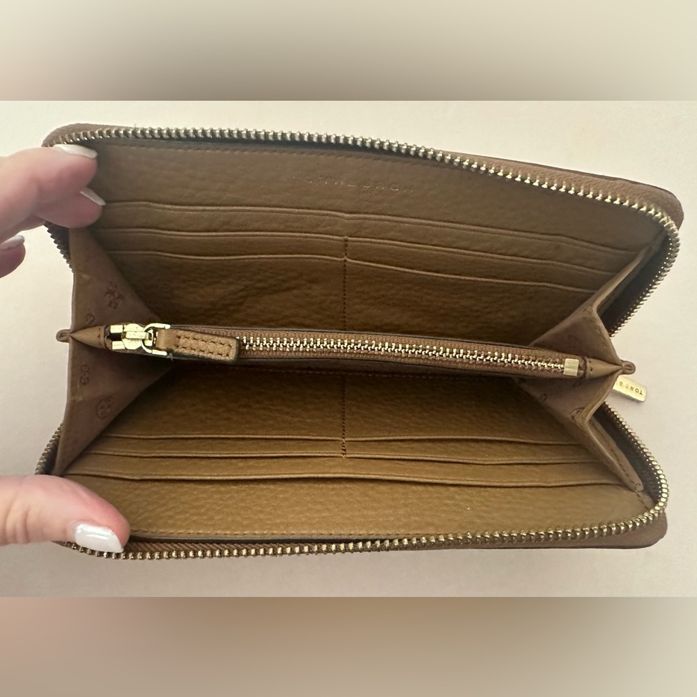 Tory Burch Robinson Pebbled Leather Zip Around Wallet - Picture 5 of 8
